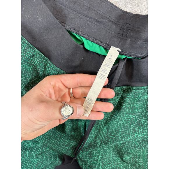 Lululemon THE Shorts Mens Large Green Geometric Pull On Gym Training Athleisure - Picture 5 of 6